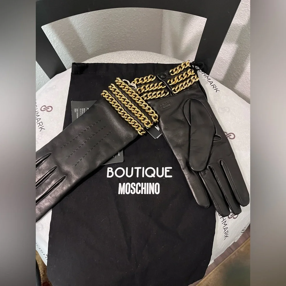 MOSCHINO BOUTIQUE NWT AUTHENTIC RARE GOLD LINK CHAIN BLACK LEATHER SOFT GLOVES